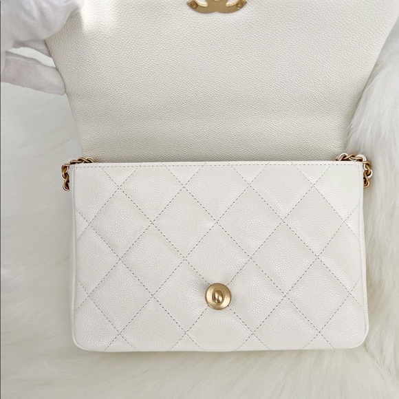 SOLD Chanel 22P Small Melody Flap - Picture 5 of 12